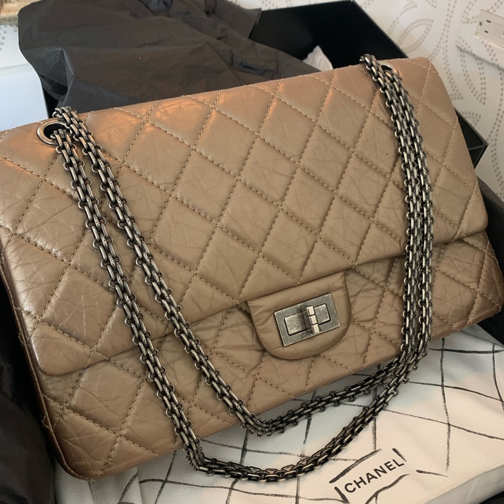 Chanel reissue metallic bag in very good condition. Box, dust bag included.